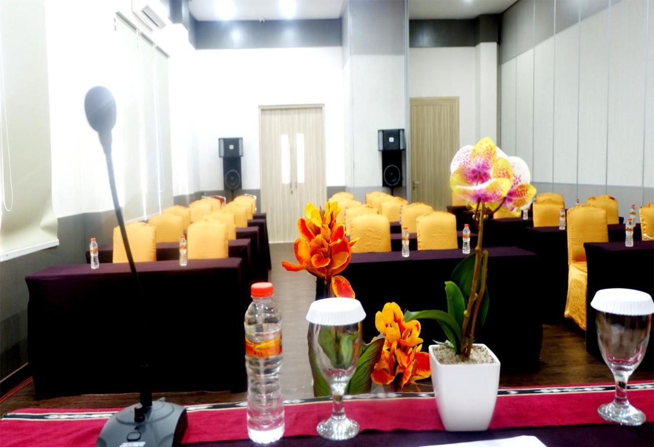 Manise Hotel อัมบอน ภายนอก รูปภาพ