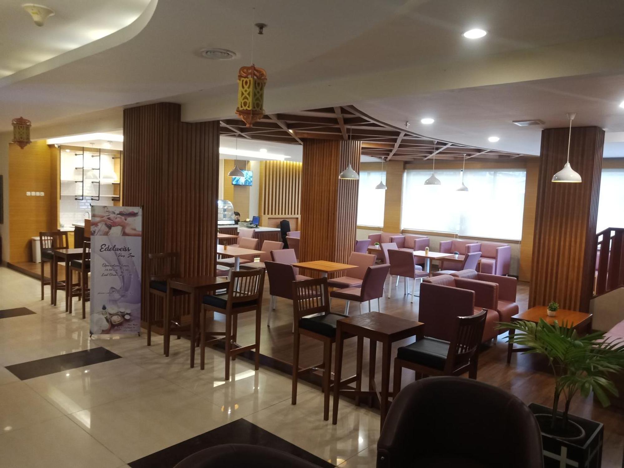 Manise Hotel อัมบอน ภายนอก รูปภาพ