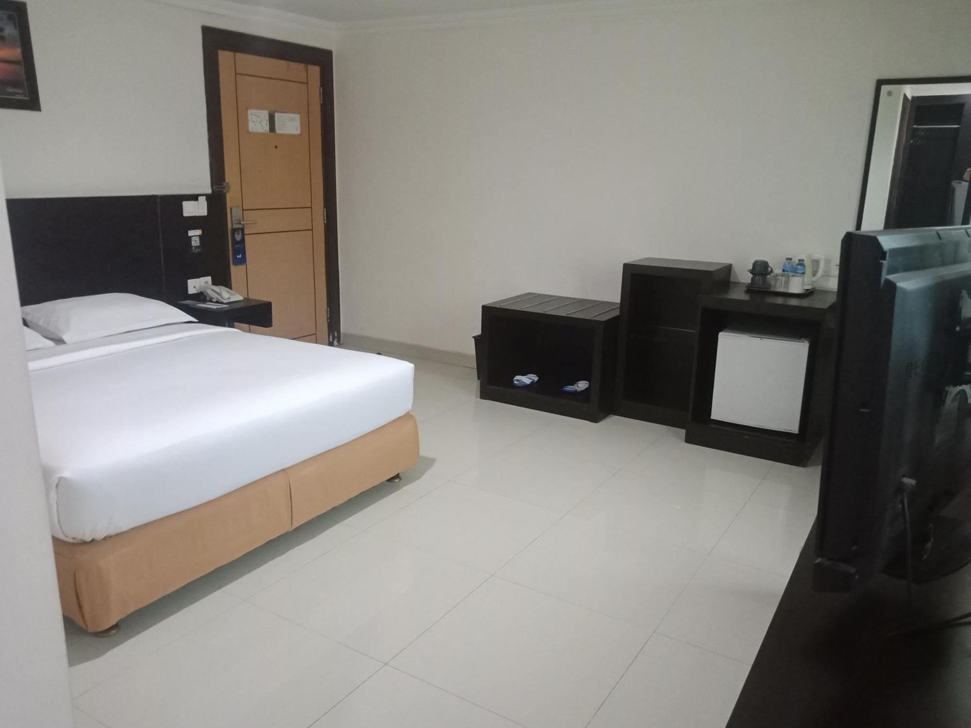 Manise Hotel อัมบอน ภายนอก รูปภาพ