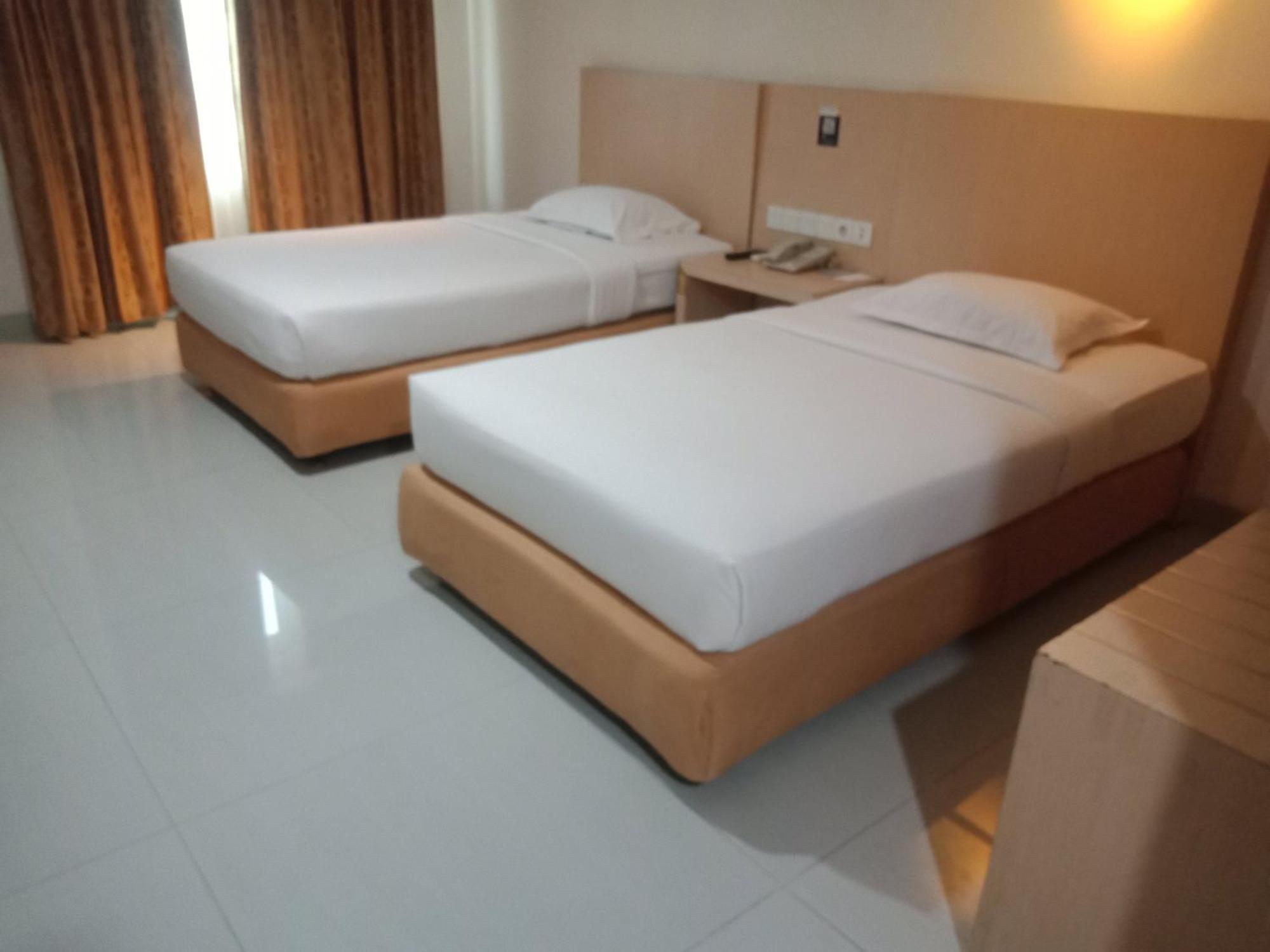 Manise Hotel อัมบอน ภายนอก รูปภาพ