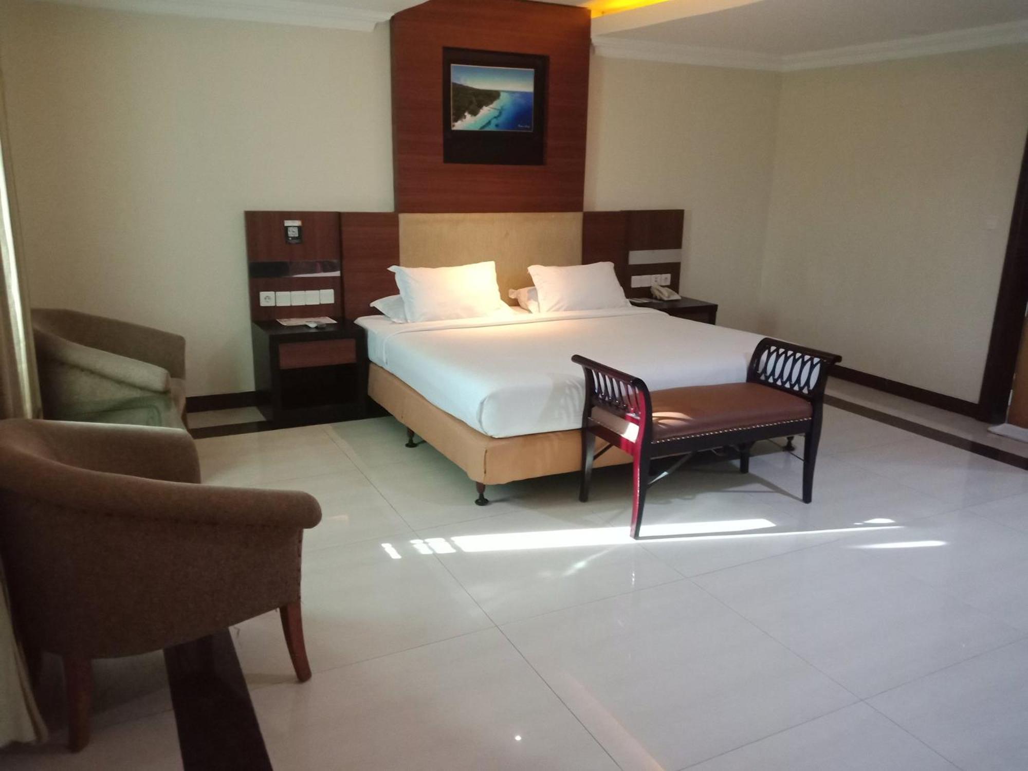 Manise Hotel อัมบอน ภายนอก รูปภาพ