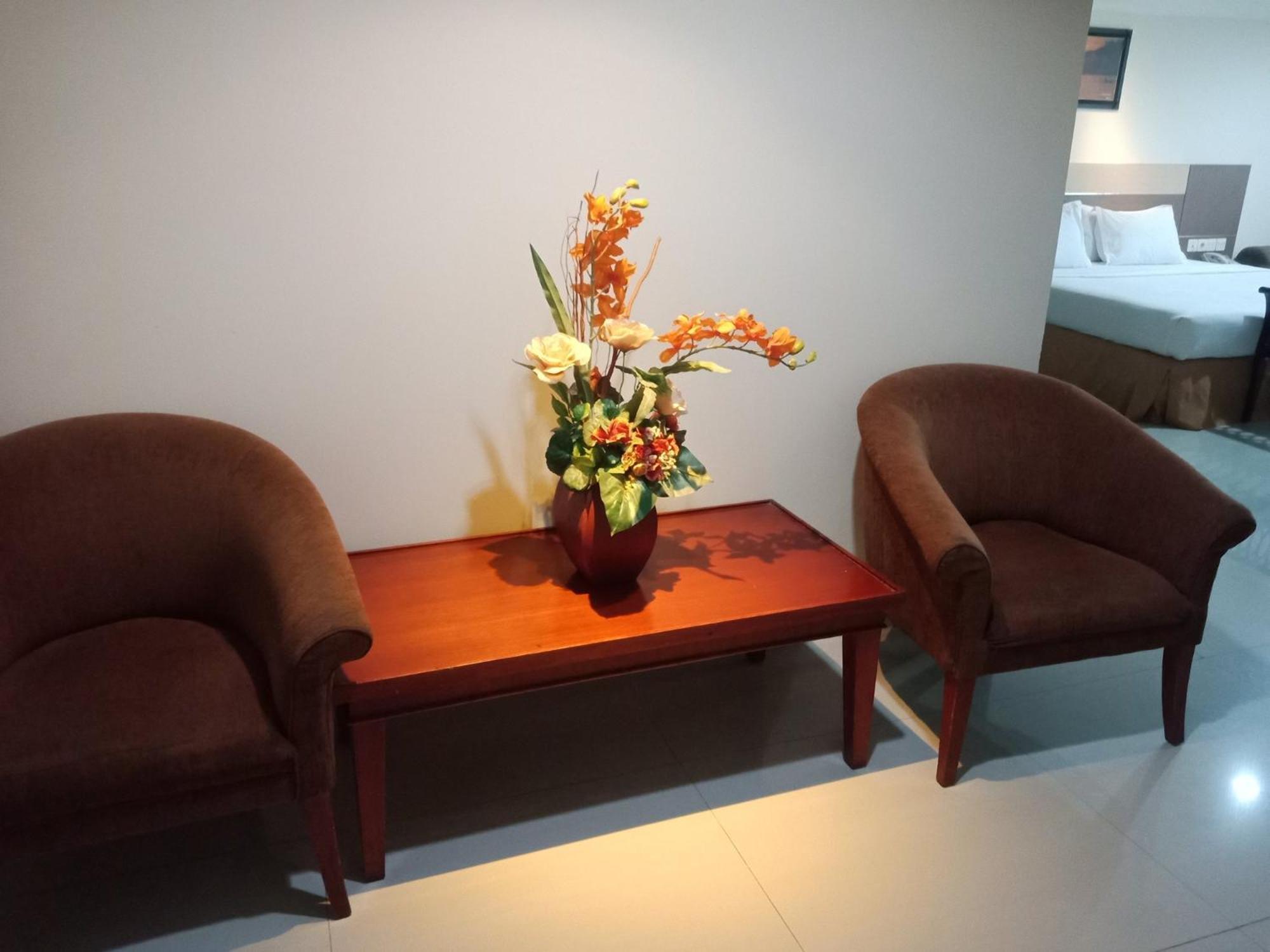 Manise Hotel อัมบอน ภายนอก รูปภาพ