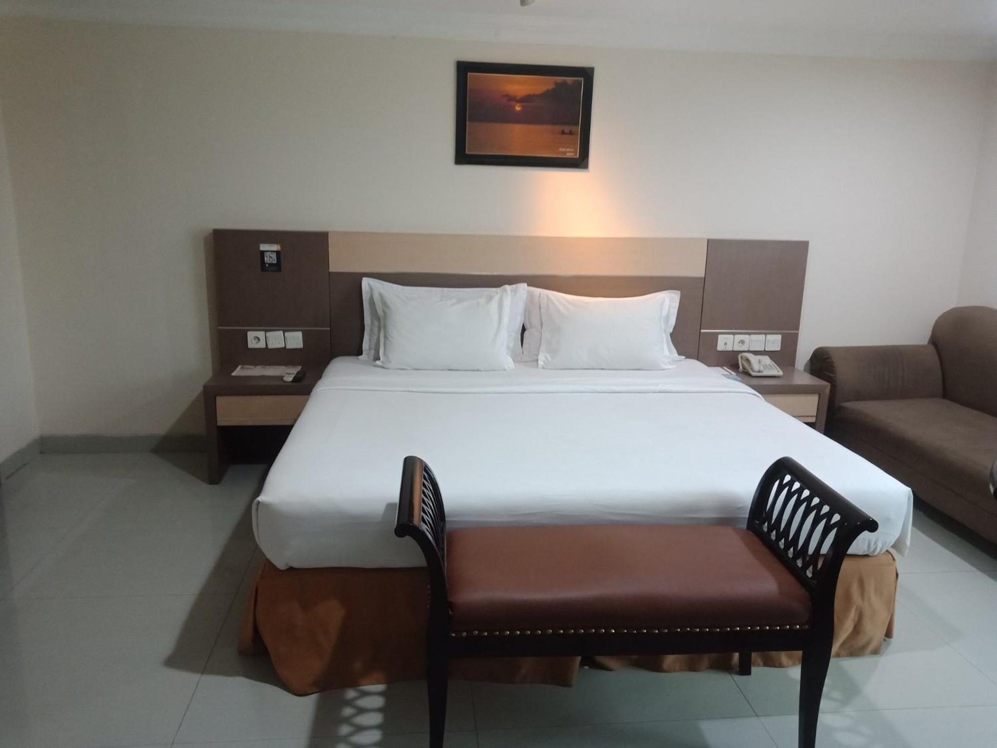 Manise Hotel อัมบอน ภายนอก รูปภาพ