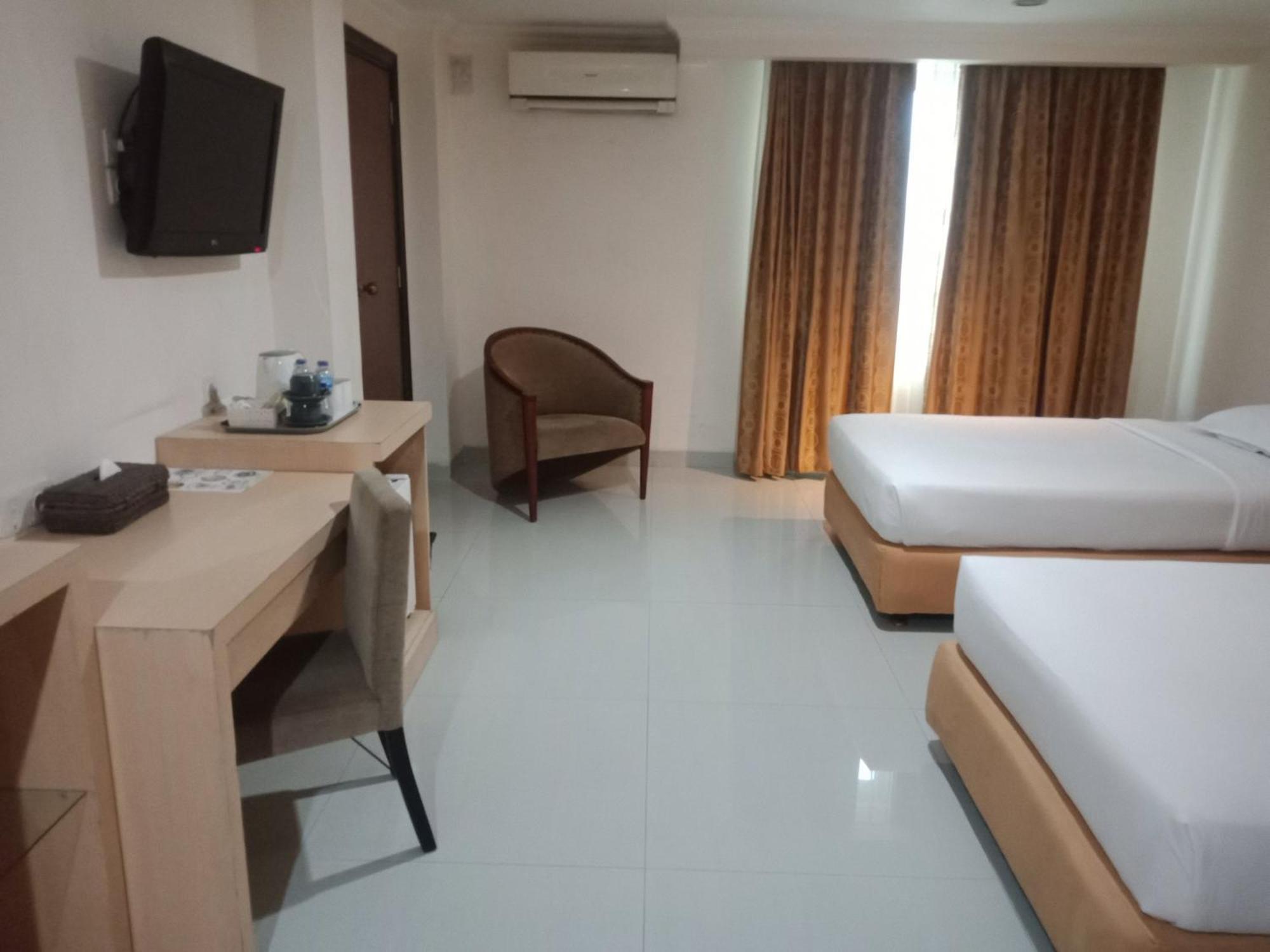 Manise Hotel อัมบอน ภายนอก รูปภาพ