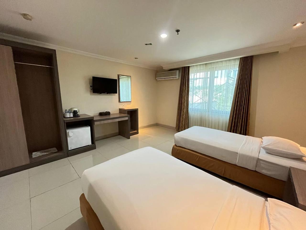 Manise Hotel อัมบอน ภายนอก รูปภาพ