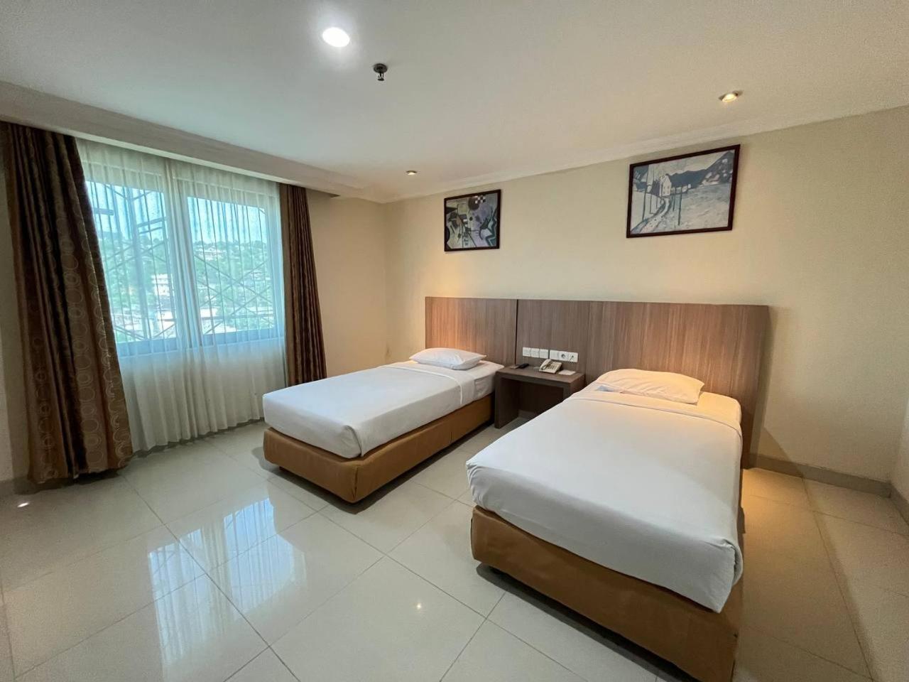 Manise Hotel อัมบอน ภายนอก รูปภาพ