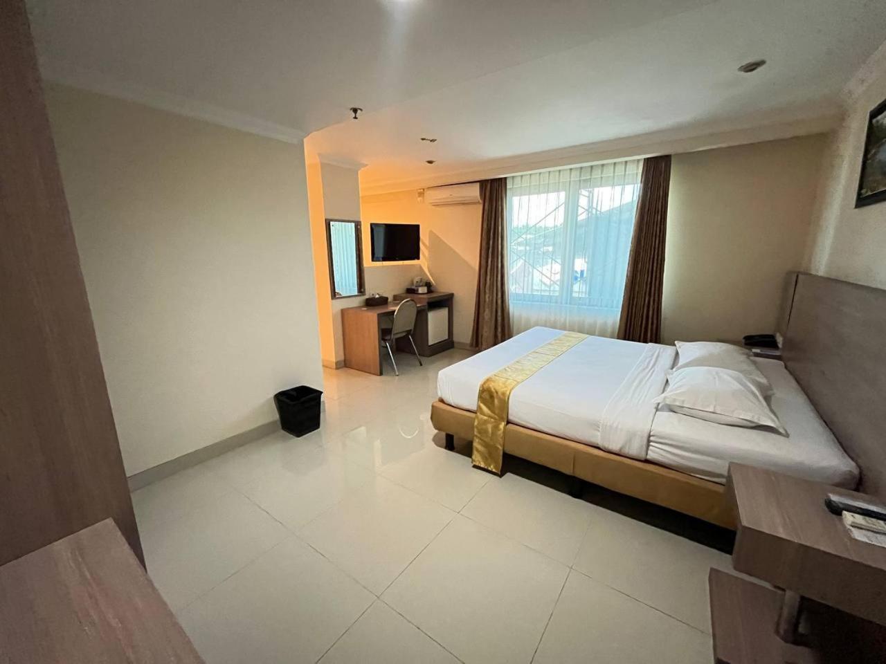 Manise Hotel อัมบอน ภายนอก รูปภาพ