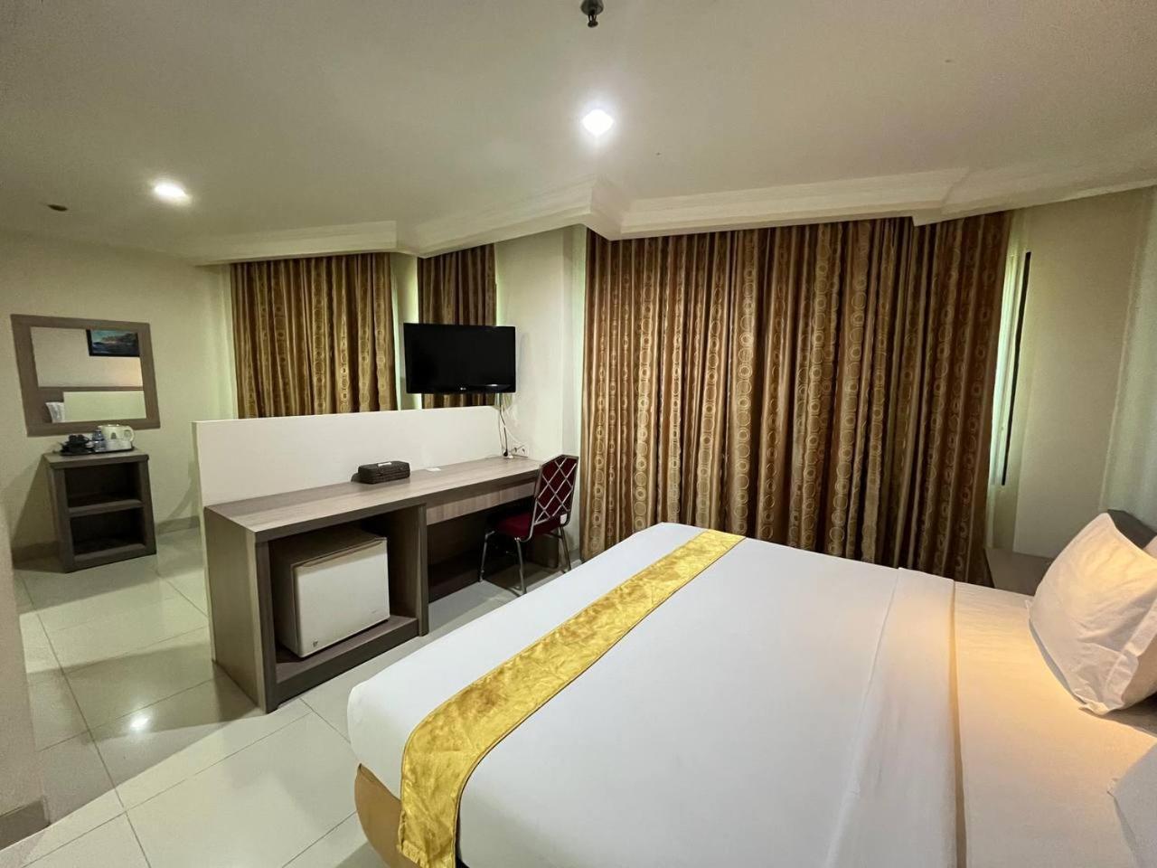 Manise Hotel อัมบอน ภายนอก รูปภาพ
