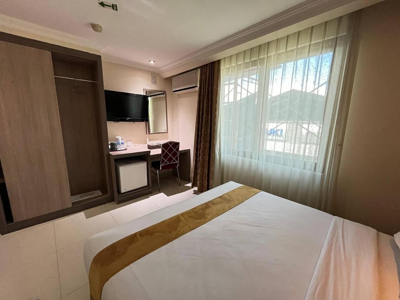 Manise Hotel อัมบอน ภายนอก รูปภาพ
