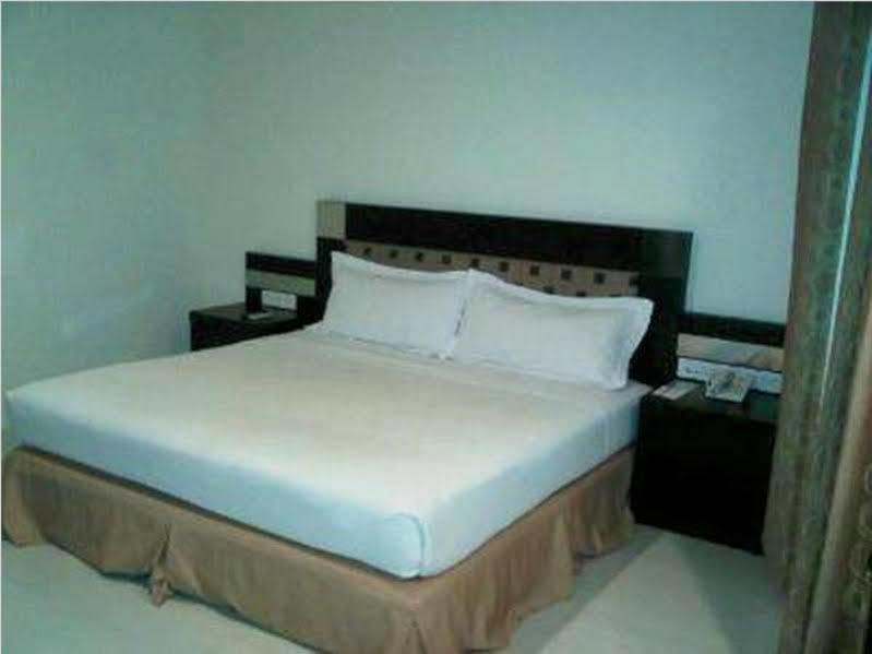 Manise Hotel อัมบอน ภายนอก รูปภาพ
